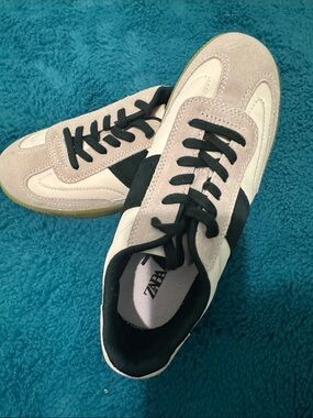 Zara Cream and Black Suede-Trim Sneakers